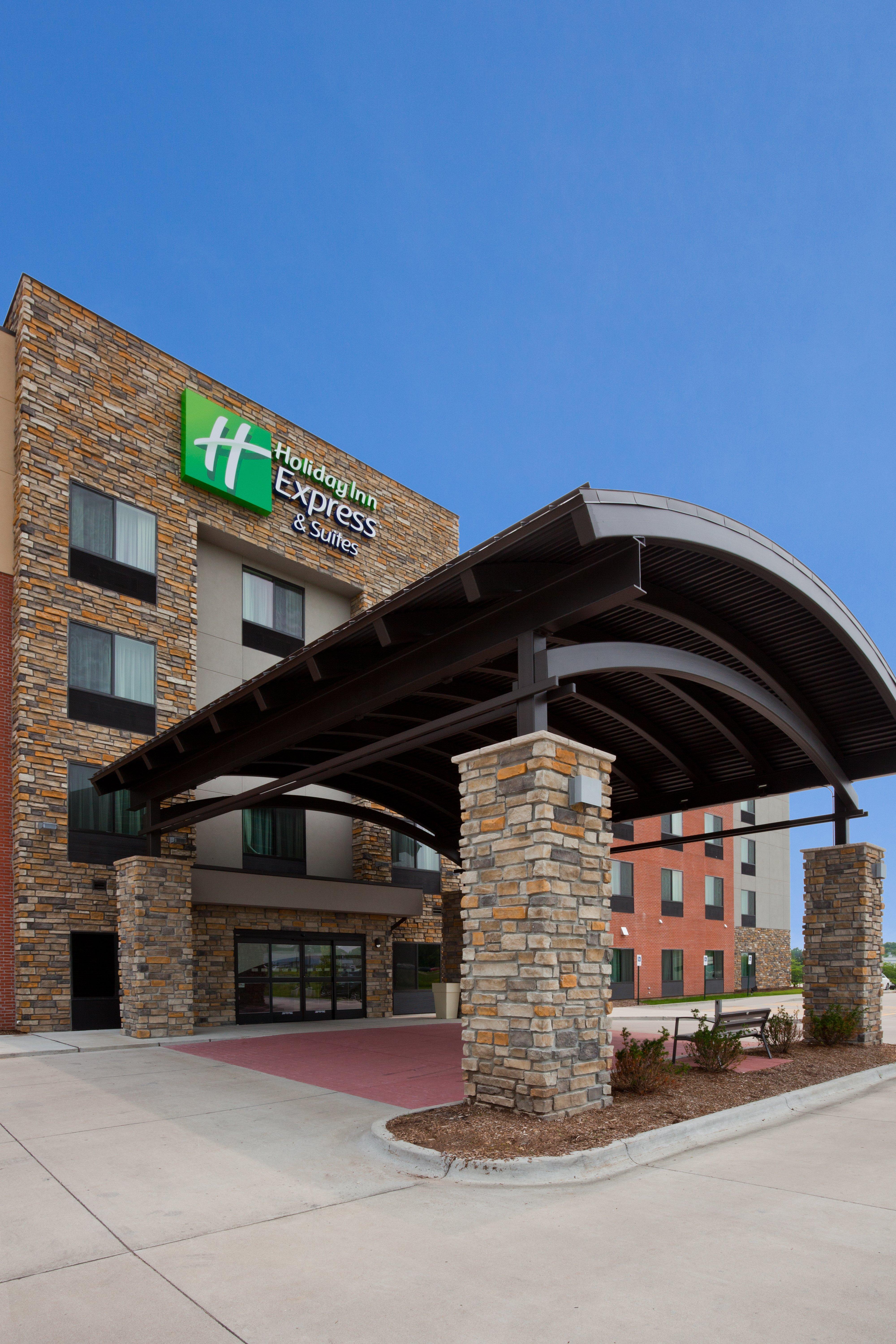 Holiday Inn Express & Suites Davenport, An Ihg Hotel Exterior photo