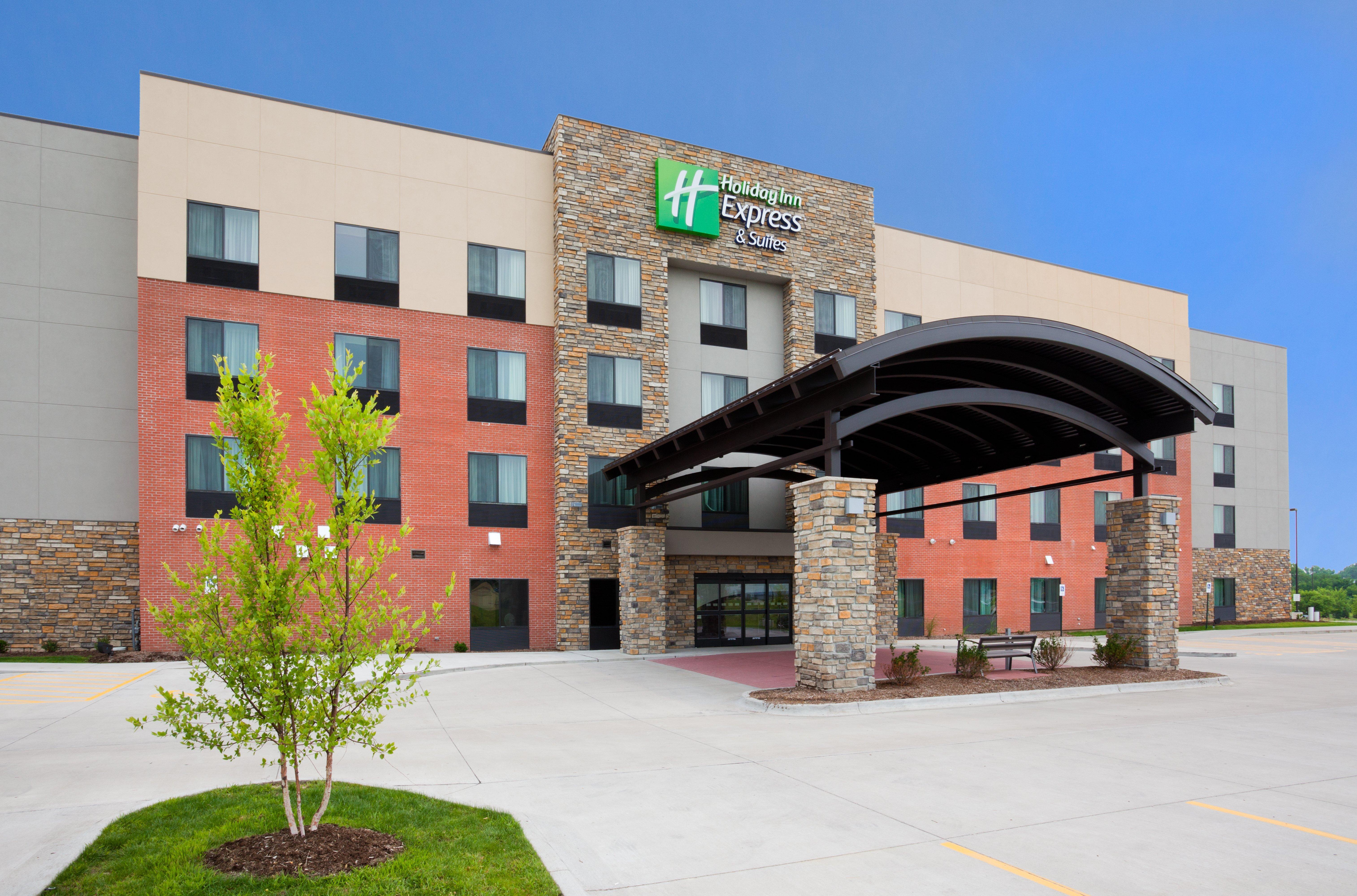 Holiday Inn Express & Suites Davenport, An Ihg Hotel Exterior photo