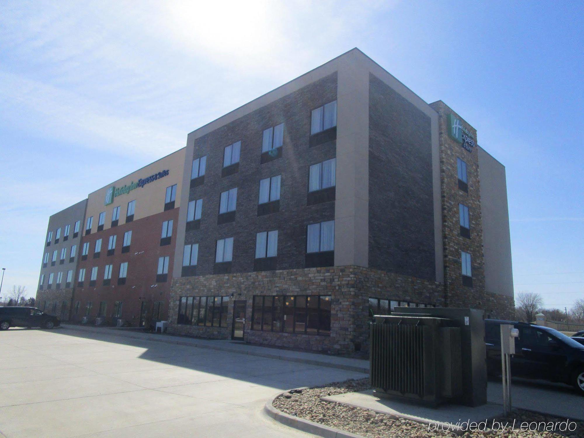 Holiday Inn Express & Suites Davenport, An Ihg Hotel Exterior photo